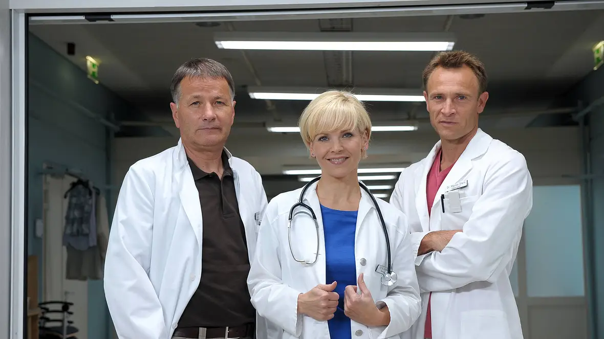 In aller Freundschaft: Thomas Rühmann, Andrea Kathrin Loewig und Bernhard Bettermann