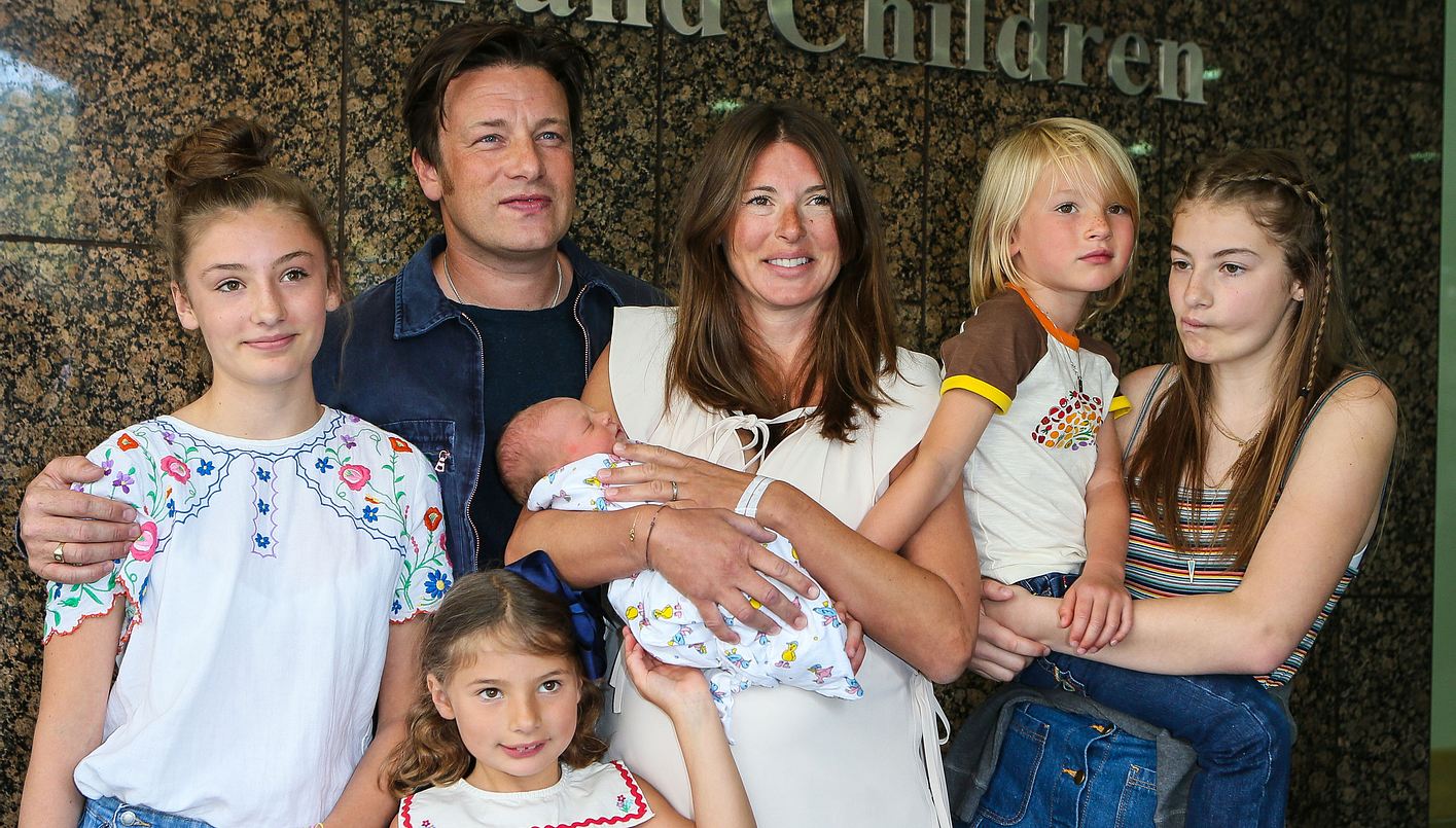 Jamie Oliver mit Frau und Kindern