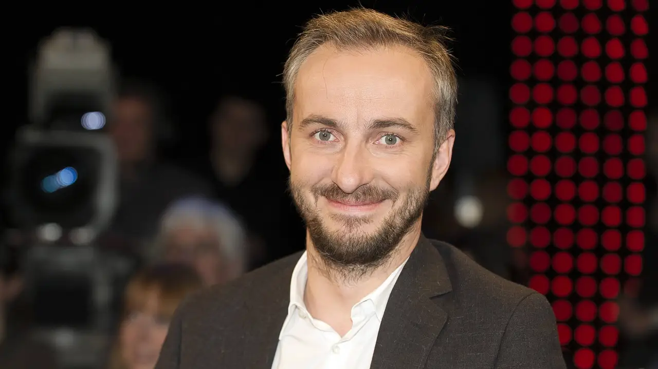 Jan Böhmermann spricht nie über Frau und Kinder Jan Böhmermann spricht nie über Frau und Kinder - Foto: Imago