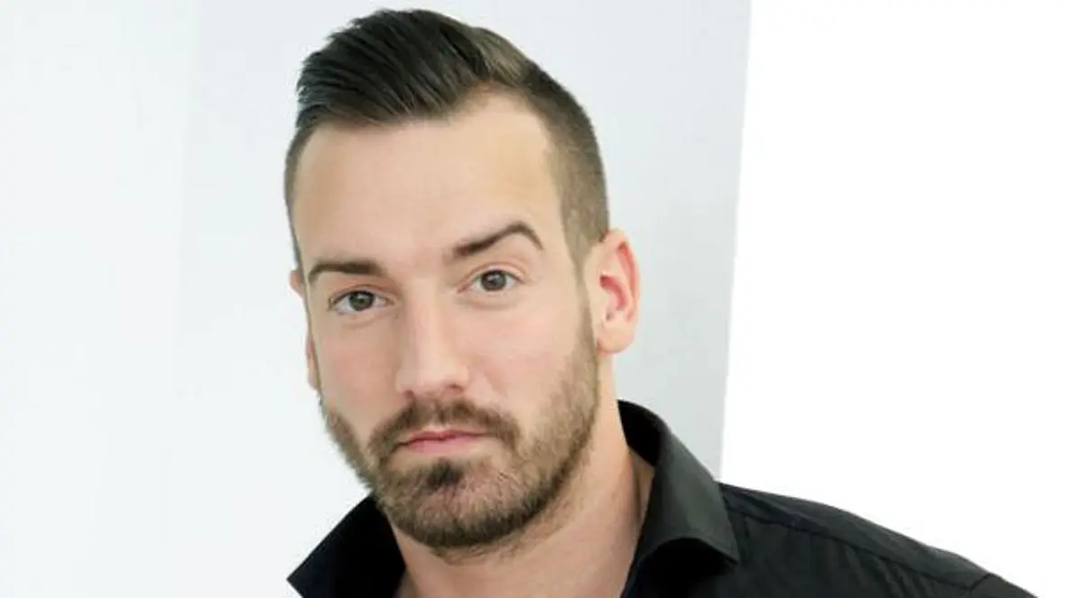 Jan Leyk hat früher eine Frau gewürgt Jan Leyk hat früher eine Frau gewürgt