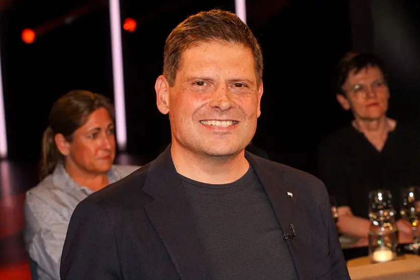 Jan Ullrich lächelt in die Kamera.