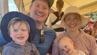 Janina Reimann mit Ehemann Coleman und ihren Kindern - Foto: Instagram/ janina_reimann23