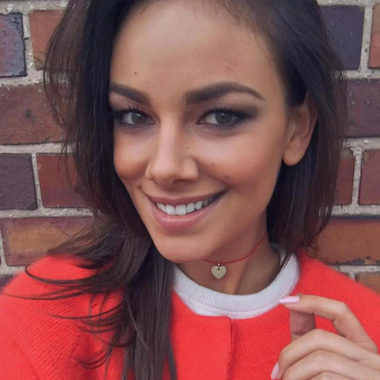 Janina Uhse verabschiedet sich von ihren GZSZ-Fans Janina Uhse verabschiedet sich von ihren GZSZ-Fans - Foto: Facebook/Janina Uhse