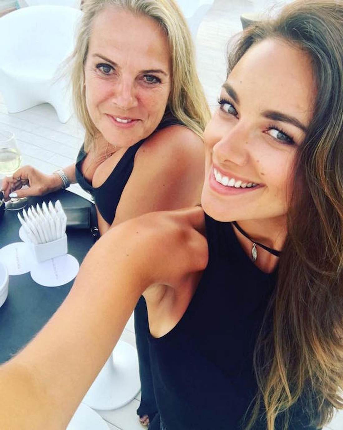 Janina Uhse: Süßes Urlaubs-Selfie mit ihrer Mutter