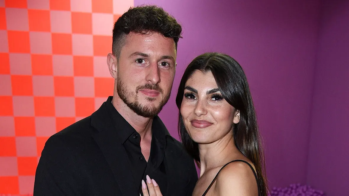 Jannik Kontalis & Yeliz Koc Jannik Kontalis & Yeliz Koc