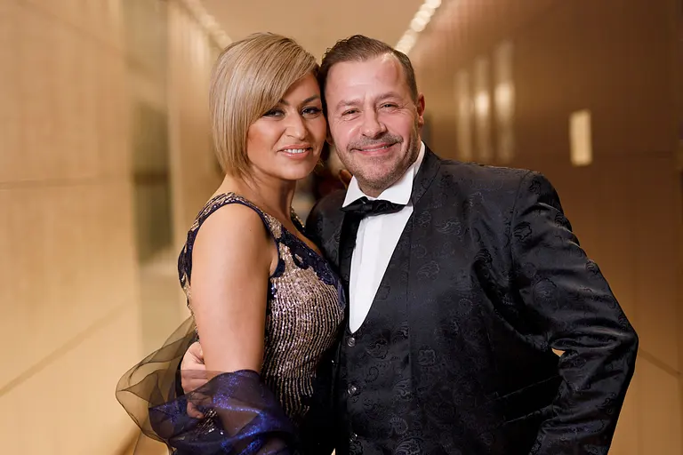 Damals war die Welt noch in Ordnung: Willi Herren mit Jasmin Herren, ehemals Jennewein, im Jahr 2019. Jetzt ist er tot - und sie hat große Geldsorgen. 