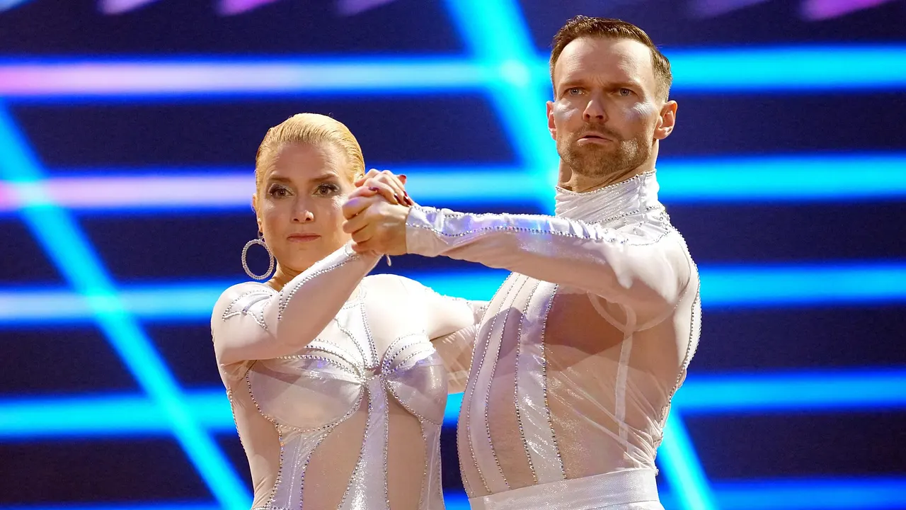 Jeanette Biedermann kritisiert bei Let's Dance Jeanette Biedermann kritisiert bei Lets Dance - Foto: RTL / Stefan Gregorowius