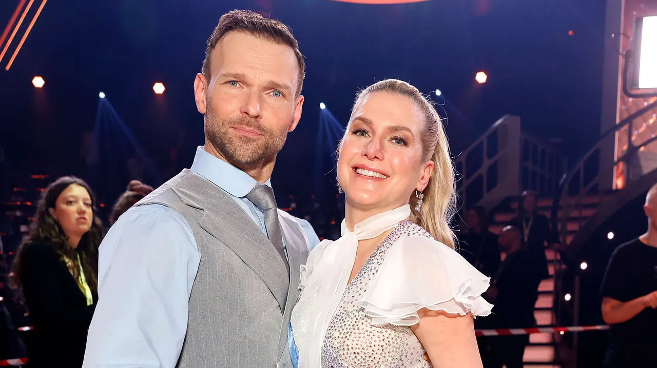 Jeanette Biedermann und Vadim Garbuzov bei Let's Dance Jeanette Biedermann und Vadim Garbuzov bei Lets Dance - Foto: IMAGO / Panama Pictures