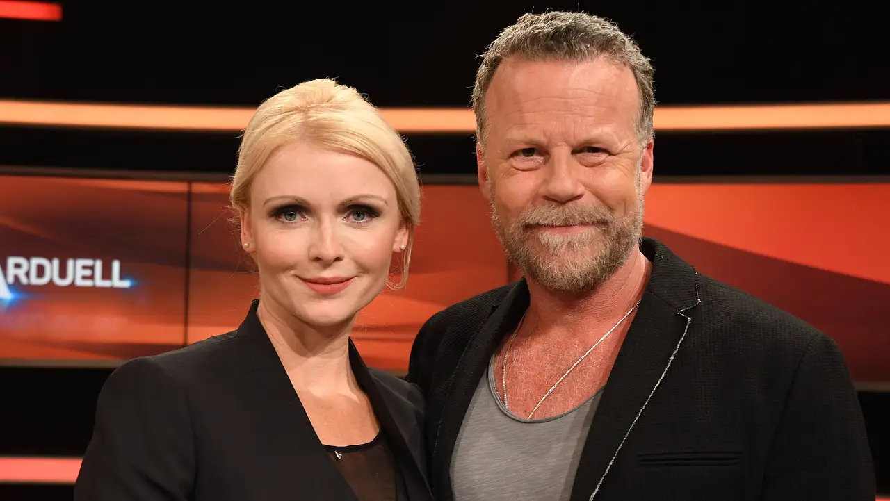 Jenke von Wilmsdorff mit Frau Mia Bergmann Jenke von Wilmsdorff mit Frau Mia Bergmann - Foto: Imago