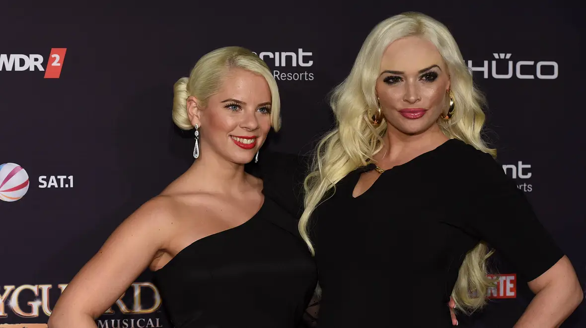 Jenny Frankhauser früher mit Daniela Katzenberger Jenny Frankhauser früher mit Daniela Katzenberger
