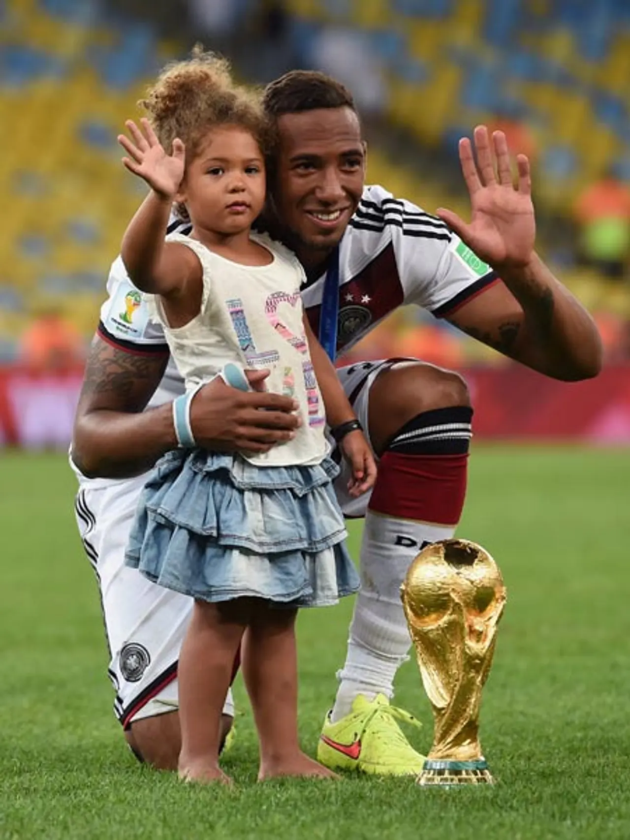 Lukas Podolski, Miroslav Klose und Jerome Boateng feiern mit ihren süßen Kindern undefined WM 2014: Die Kinder der DFB-Spieler - Foto: getty
