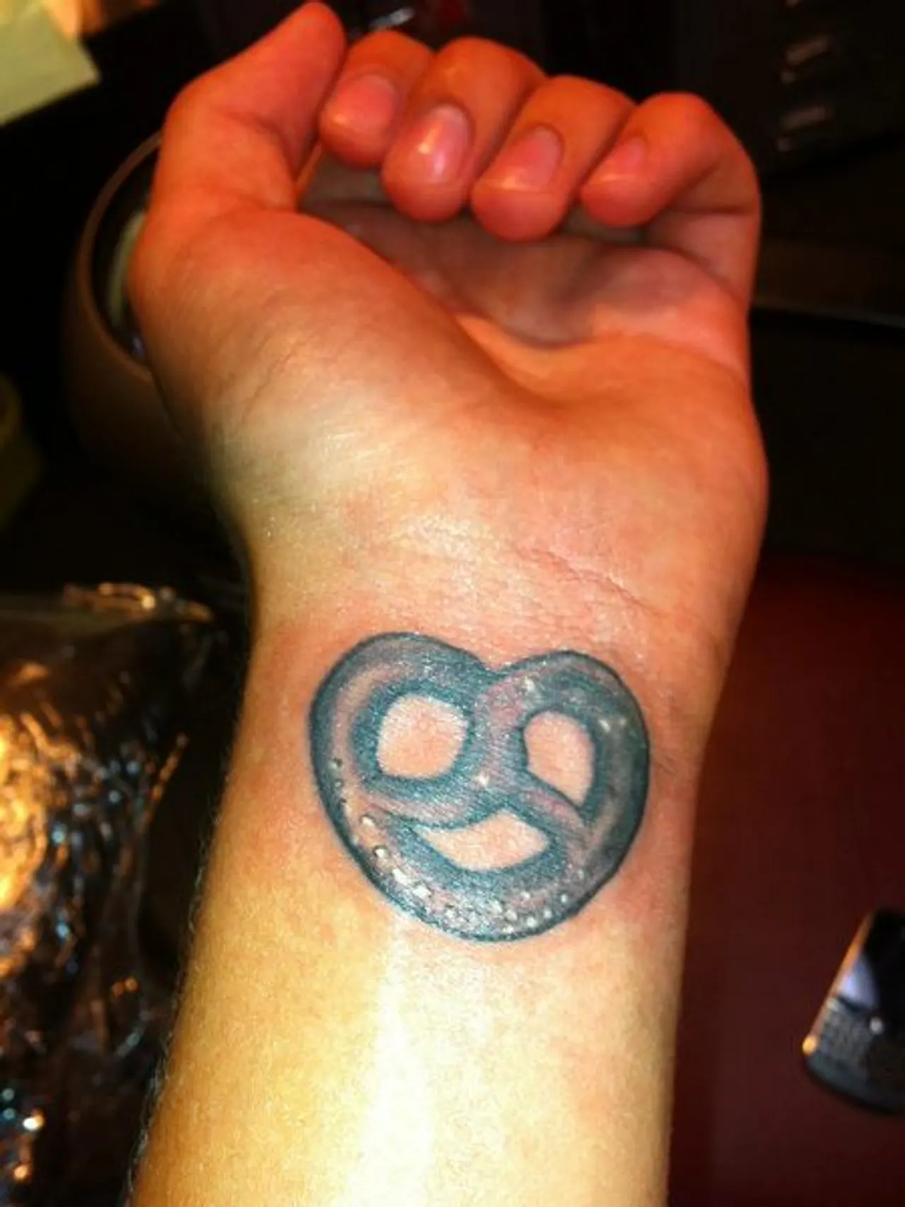 Die Tattoos der StarsDas ist zumindest nicht das Tattoo von unserem Lieblingsbäcker - soviel sei verraten... Die Tattoos der StarsDas ist zumindest nicht das Tattoo von unserem Lieblingsbäcker - soviel sei verraten... - Foto: Twitter.com
