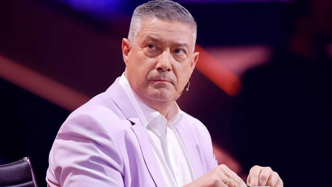 Joachim Llambi bei "Let's Dance" Juror Joachim Llambi mit einer Chipstüte bei der 18. Staffel der RTL-Tanzshow Lets Dance - Foto: IMAGO / Panama Pictures