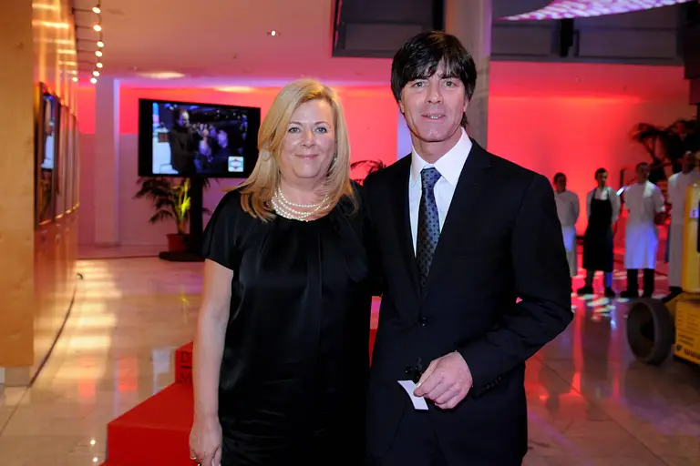 Joachim Löw und seine Daniela auf dem roten Teppich.