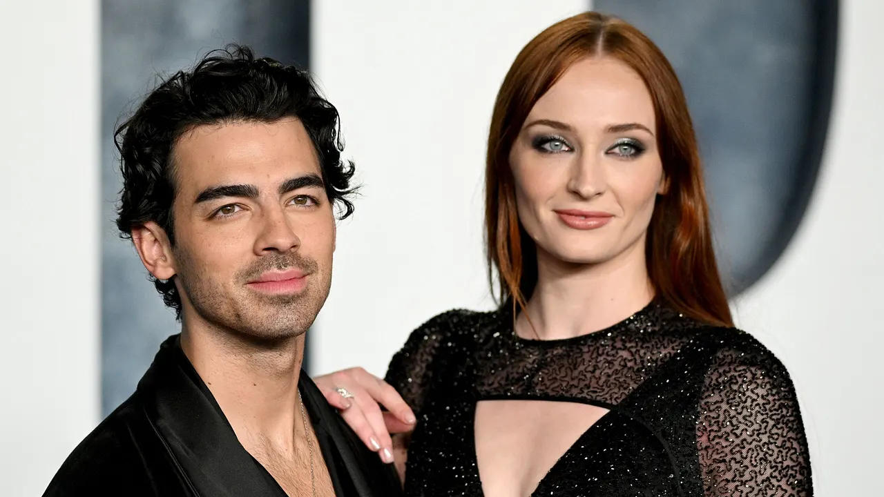 Joe Jonas und Sophie Turner Joe Jonas und Sophie Turner - Foto: Lionel Hahn/Getty Images
