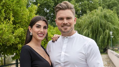 Johannes Haller und Yeliz Koc - Foto: TVNOW / Max Kohr