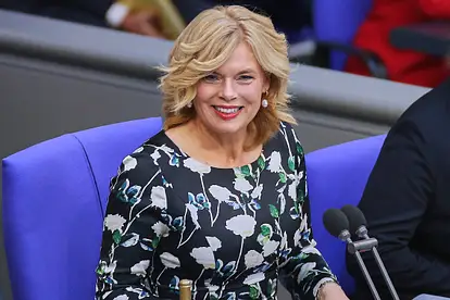 Julia Klöckner strahlt.