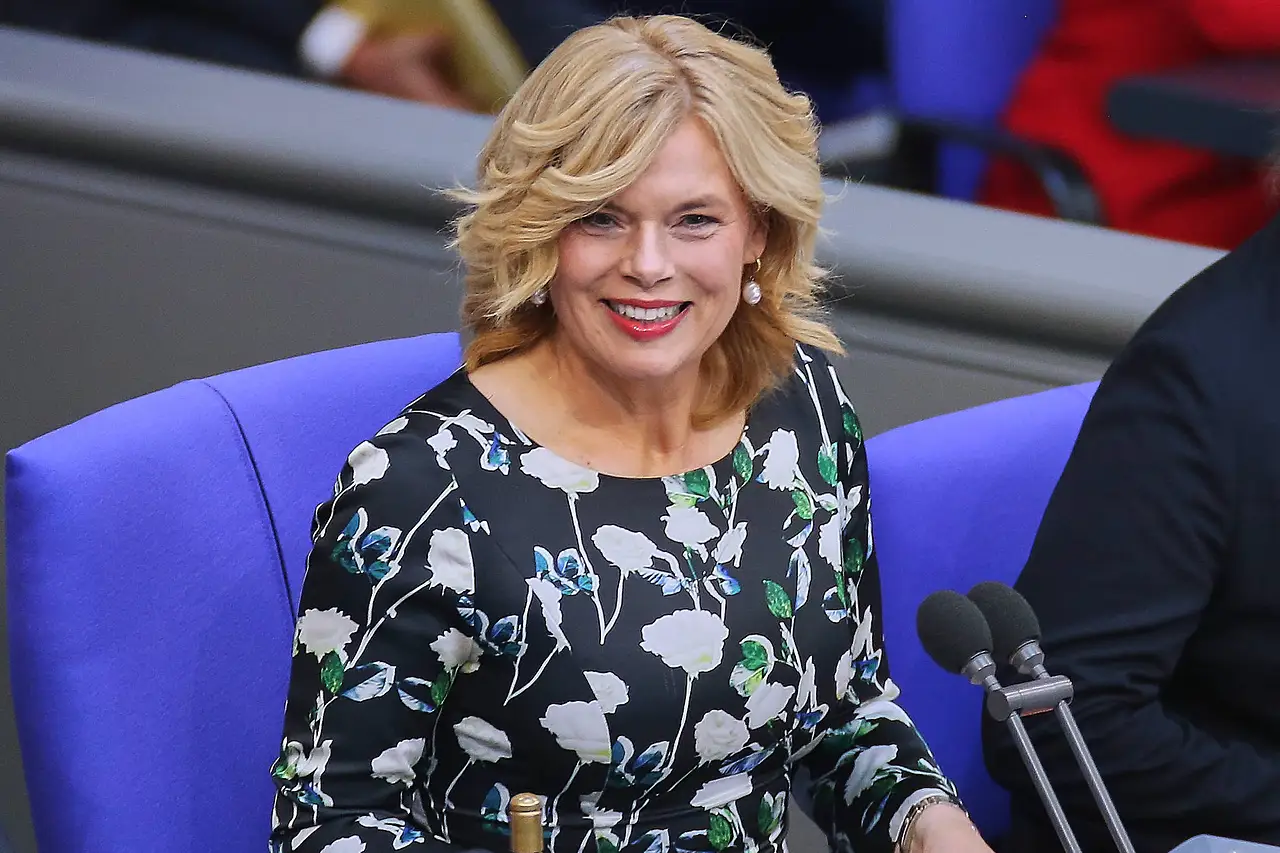 julia kloeckner geheime liebe imago816828895 Julia Klöckner strahlt. - Foto: IMAGO / dts Nachrichtenagentur