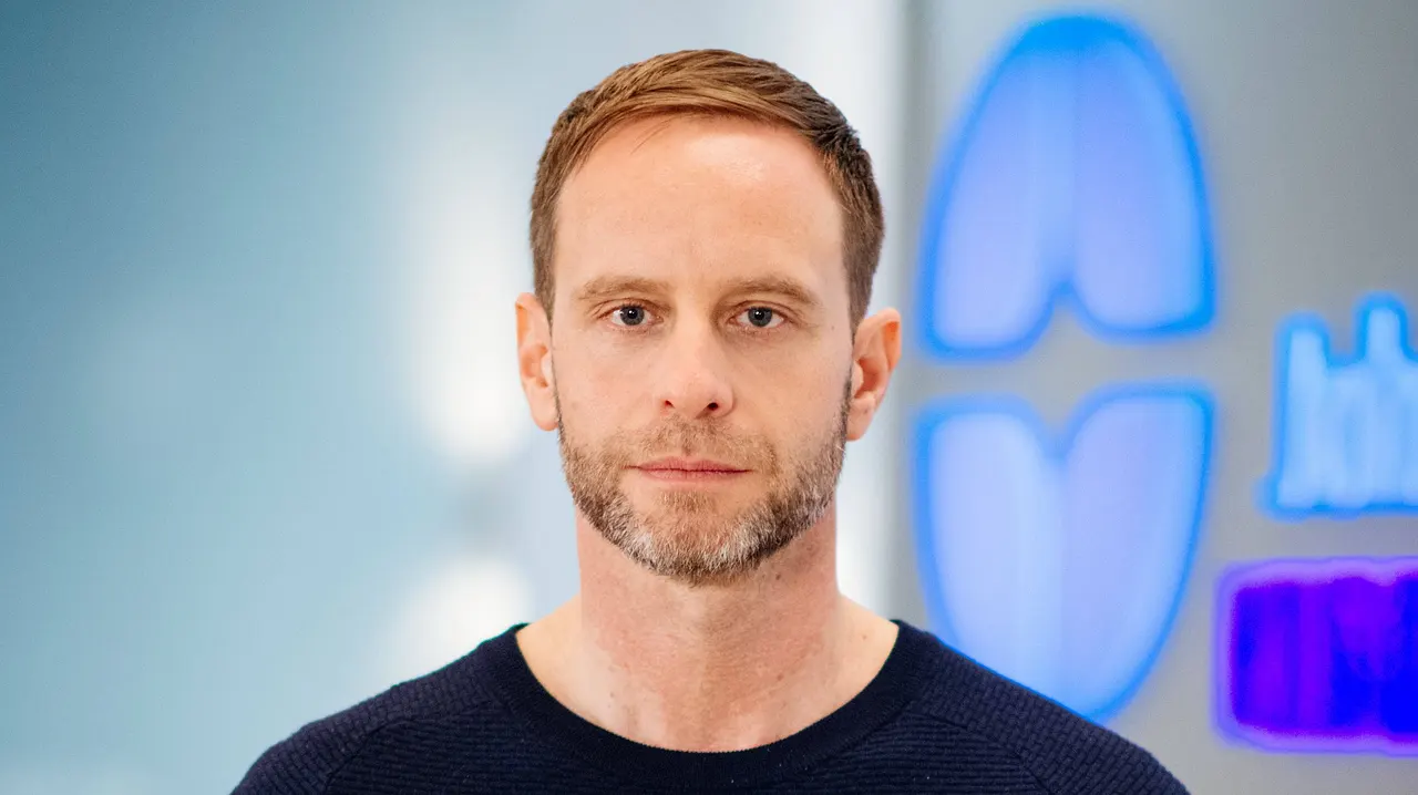 Julian Weigend - In aller Freundschaft Julian Weigend - In aller Freundschaft - Foto: IMAGO / Steve Bauerschmidt