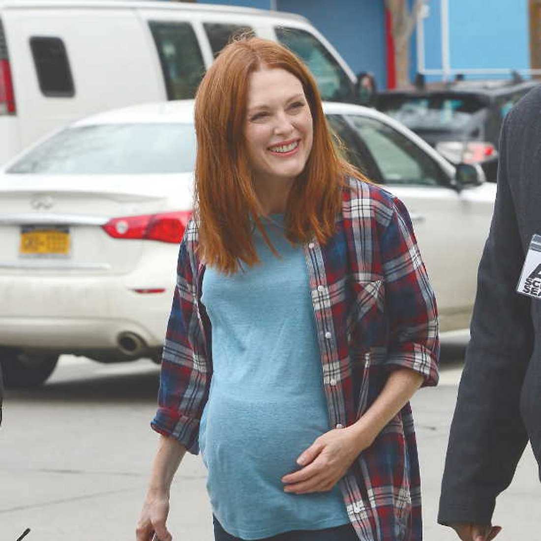 Julianne Moore zeigt sich ganz schön schwanger!
