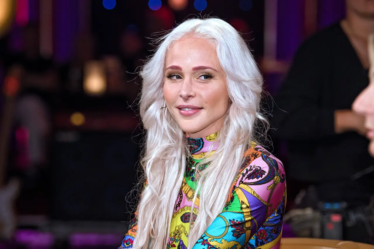 Ex-„GNTM“-Kandidatin Theresia Fischer (32). Ex-„GNTM“-Kandidatin Theresia Fischer lächelt. - Foto: IMAGO / STAR-MEDIA