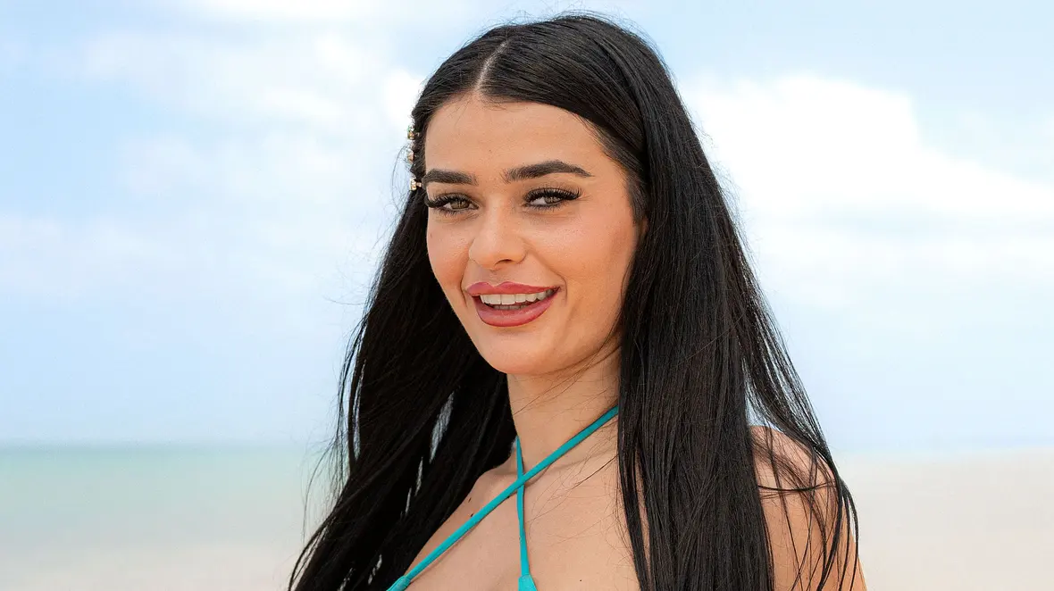 Elsa Latifaj Elsa Latifaj