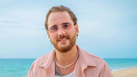 Dennis Lodi lächelt bei Kampf der Realitystars in die Kamera - Foto: RTLZWEI