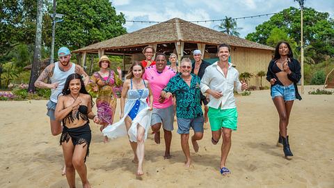 Die neuen Kandidaten von Kampf der Realitystars, Staffel 6 rennen über den Strand - versuchen sie, vor ihrem Rauswurf zu fliehen? - Foto: RTLZWEI / Luis Zeno Kuhn