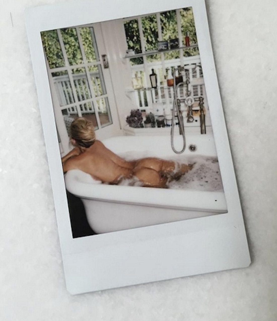 Kate Hudson: Sexy Po-Schau in der Badewanne