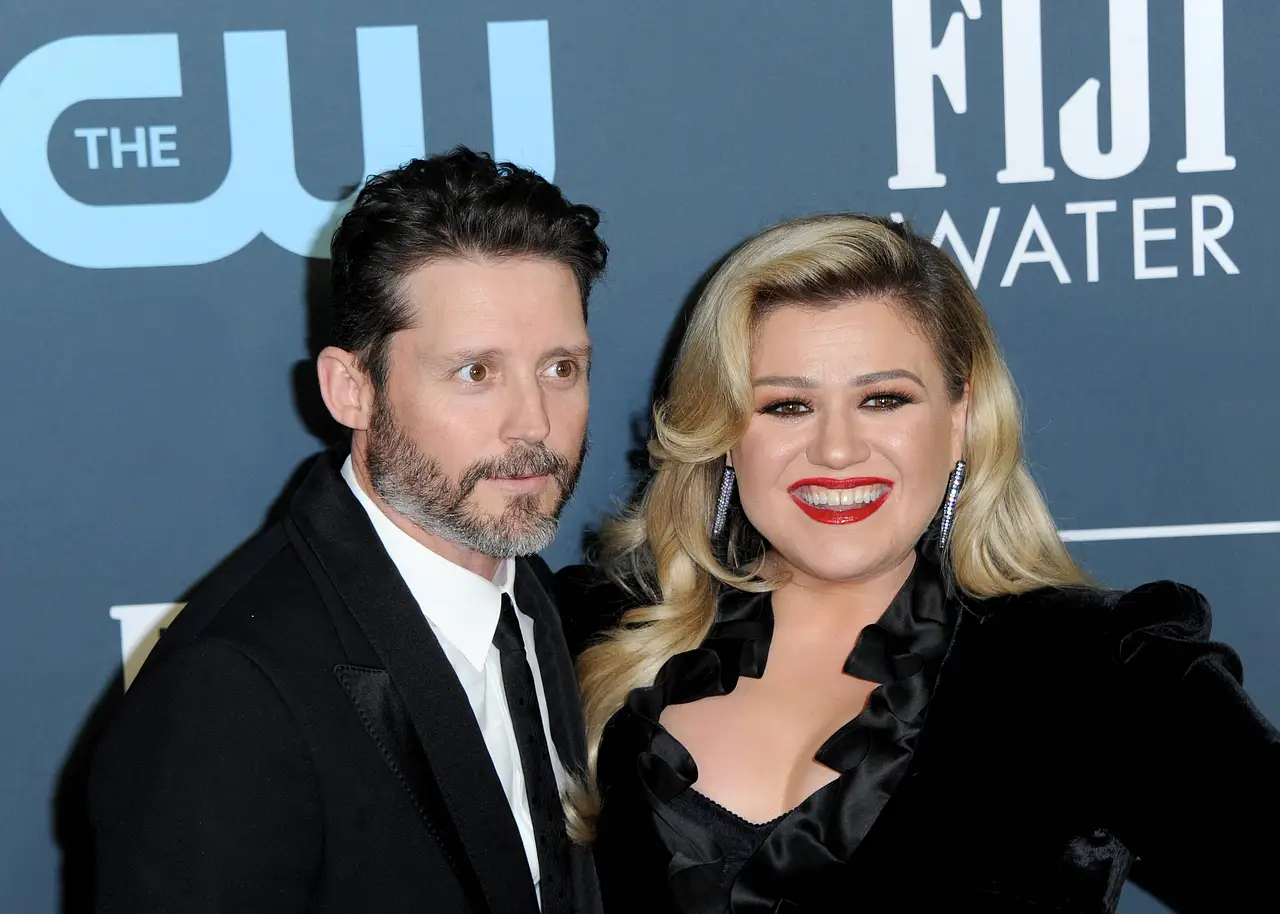 Kelly Clarkson und Brandon Blackstock posieren hier 2020 auf dem roten Teppich. - Foto: IMAGO / imagebroker