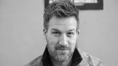 Kenneth Mitchell 