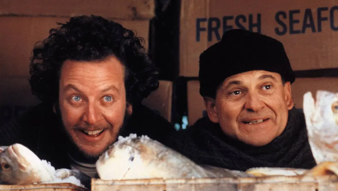 Joe Pesci und Daniel Stern in ihren Rollen als Einbrecher in "Kevin – Allein in New York". Joe Pesci und Daniel Stern in ihren Rollen als Einbrecher in "Kevin – Allein in New York".