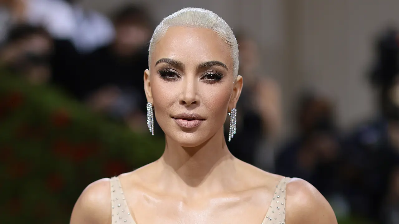 Kim Kardashian Kim Kardashian - Foto: Dimitrios Kambouris/Getty Images for The Met Museum/Vogue