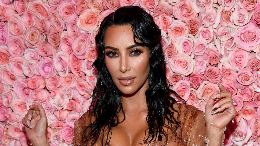 Kim Kardashians verrückter Trick gegen Augenringe
