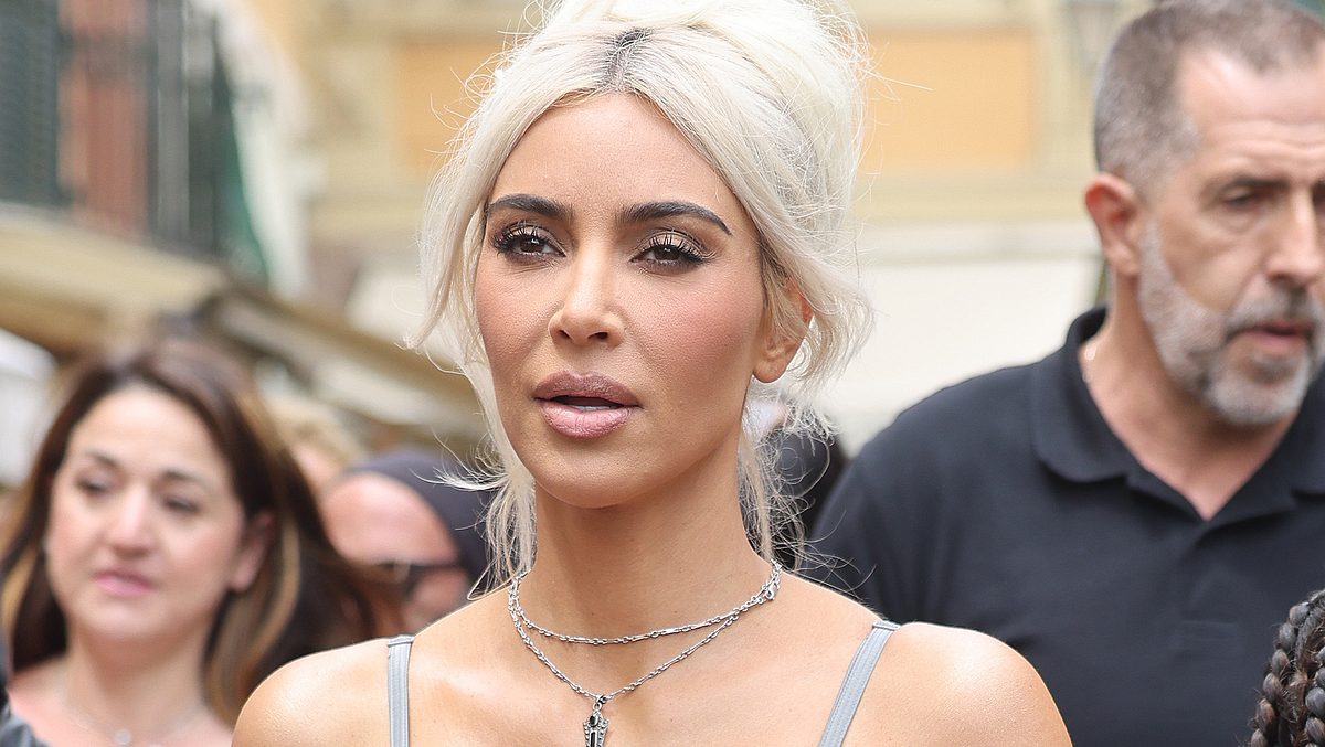 Kim Kardashian trägt Gym Lips