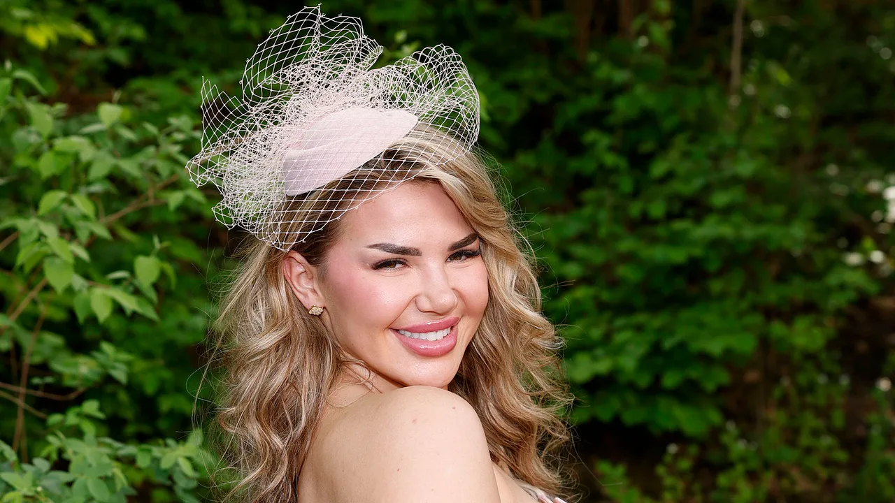 Kim Virginia Kim Virginia mit einem strahlendem lächeln auf einem Event. - Foto: IMAGO / Panama Pictures