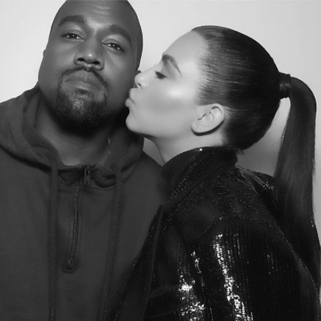 Kim Kardashian und Kanye West freuen sich aufs zweite Kind