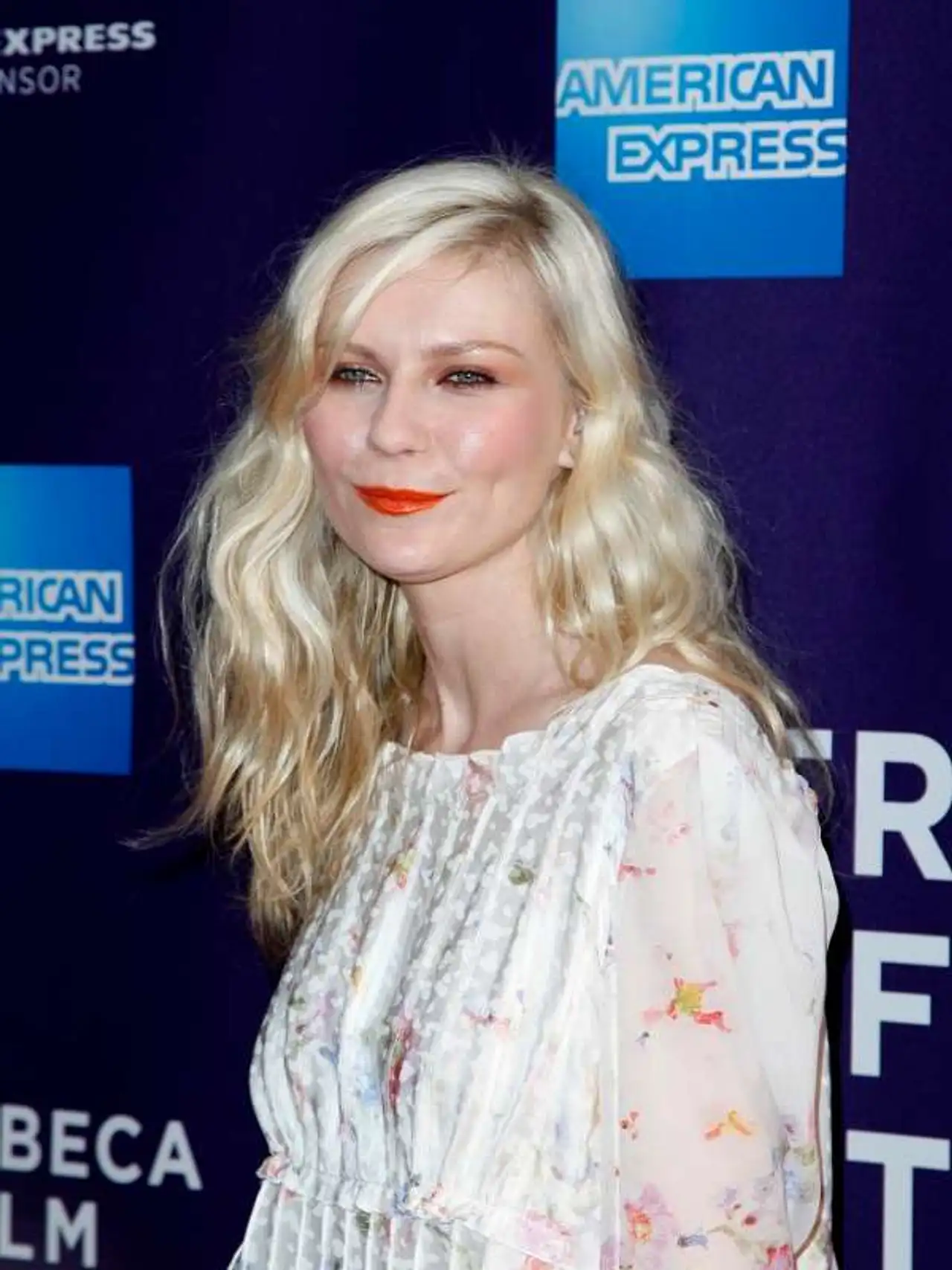 Kirsten Dunst: Altes Kleid entlarvt Brust-OP undefined Die Top 30 der schmuddeligsten Stars