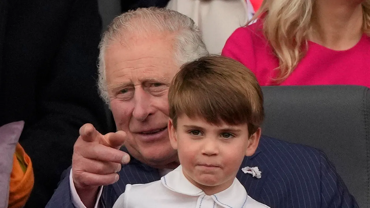 König Charles und Prinz Louis König Charles und Prinz Louis - Foto: FRANK AUGSTEIN/POOL/AFP via Getty Images