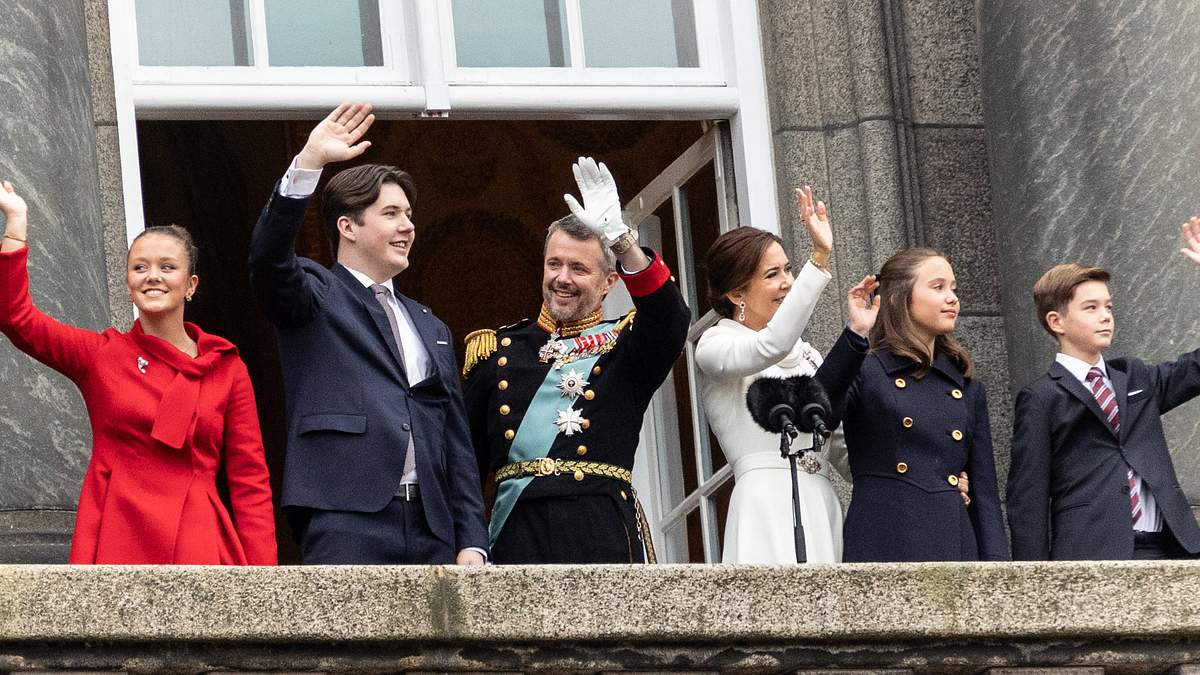 König Frederik mit seiner Familie