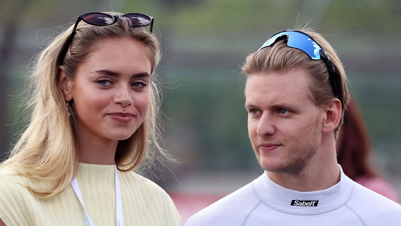 Mick Schumacher und Laila Hasanovic Mick Schumacher und Laila Hasanovic - Foto: IMAGO / Andreas Beil