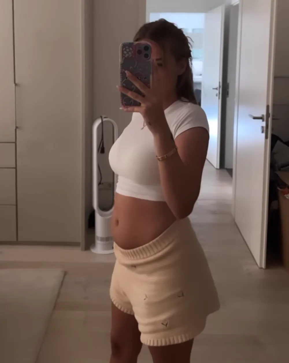 Laura Maria Rypa zeigt ihren Babybauch Laura Maria Rypa zeigt ihren Babybauch