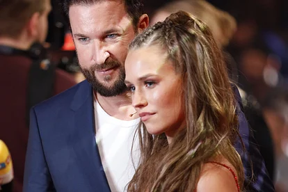 Laura Müller steht vor Michael Wendler während ihrer Teilnahme an "Let's Dance" 2020.