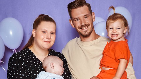 Lavinia Wollny und Tim Katzenbauer mit ihren Kindern - Foto: RTLzwei