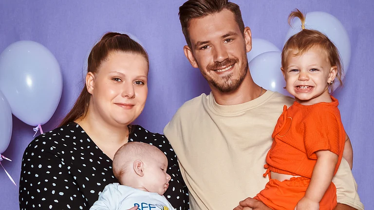 Lavinia Wollny und Tim Katzenbauer mit ihren Kindern