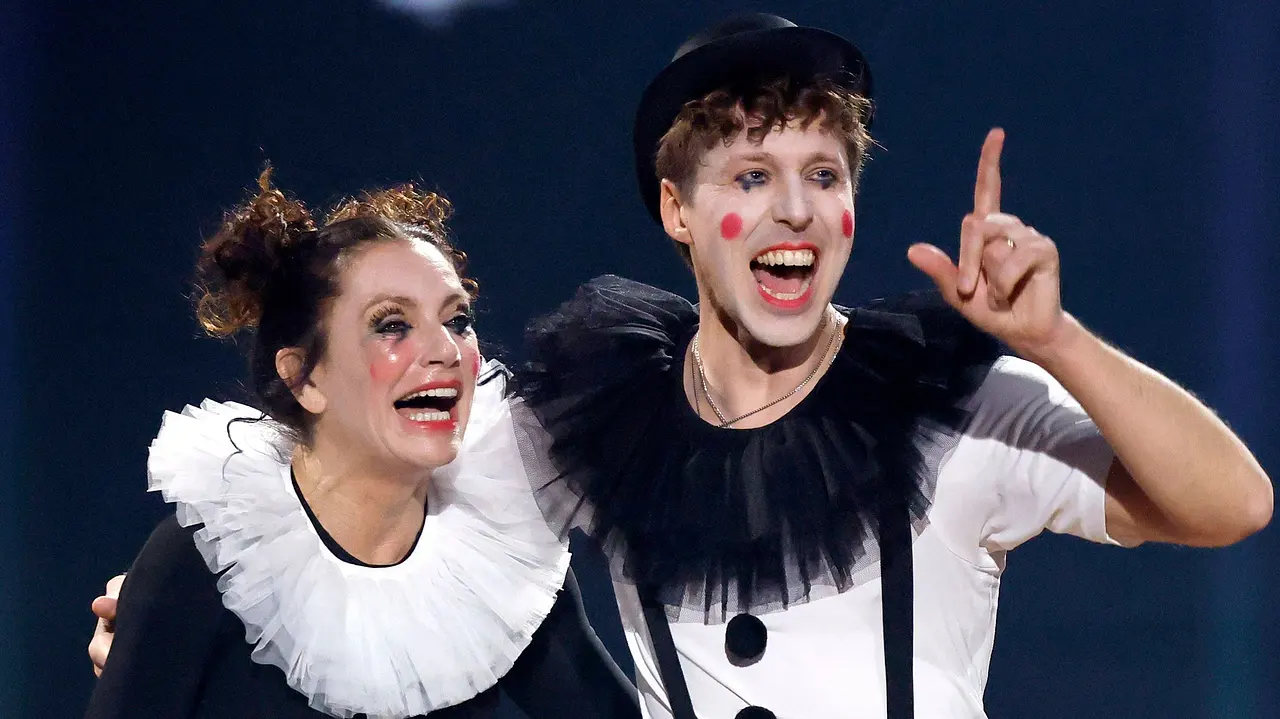 Was tanzen wohl Christine Neubauer und Valentin Lusin? Was tanzen wohl Christine Neubauer und Valentin Lusin? - Foto: IMAGO / Panama Pictures