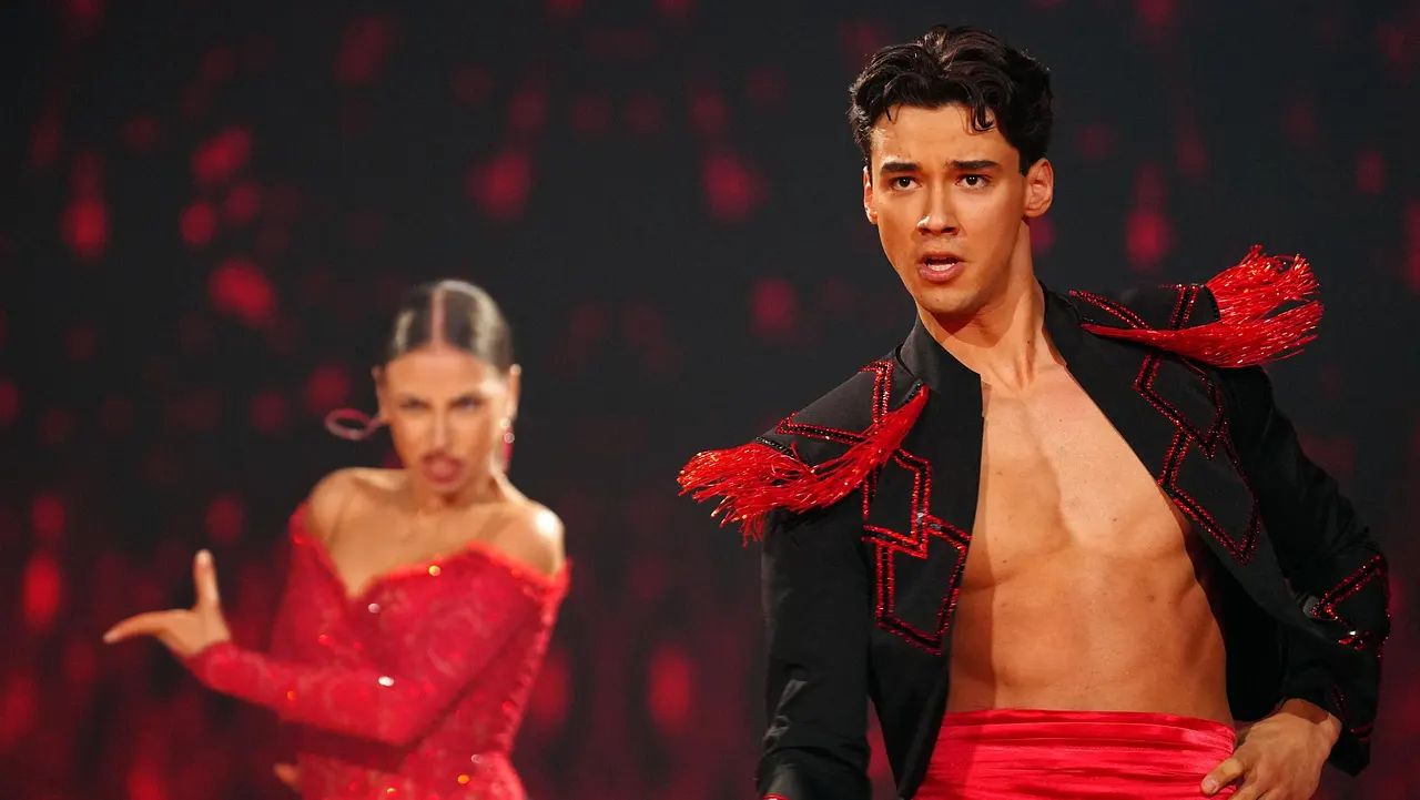 Diego Pooth unzufrieden Diego Pooth und Ekaterina Leonova bei Lets Dance - Foto: RTL / Stefan Gregorowius