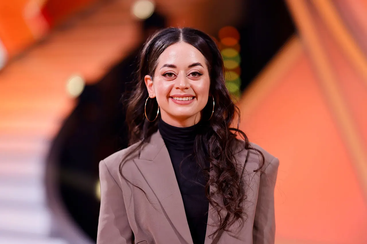 Die verletzte Profitänzerin Malika Dzumaev spürt den Zusammenhalt der Lets Dance-Familie. - Foto: IMAGO / Panama Pictures