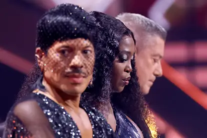 Die "Let's Dance"-Jury sieht sehr ernst aus. Jorge González, Motsi Mabuse und Joachim Llambi brauchen Hilfe von den Fans.