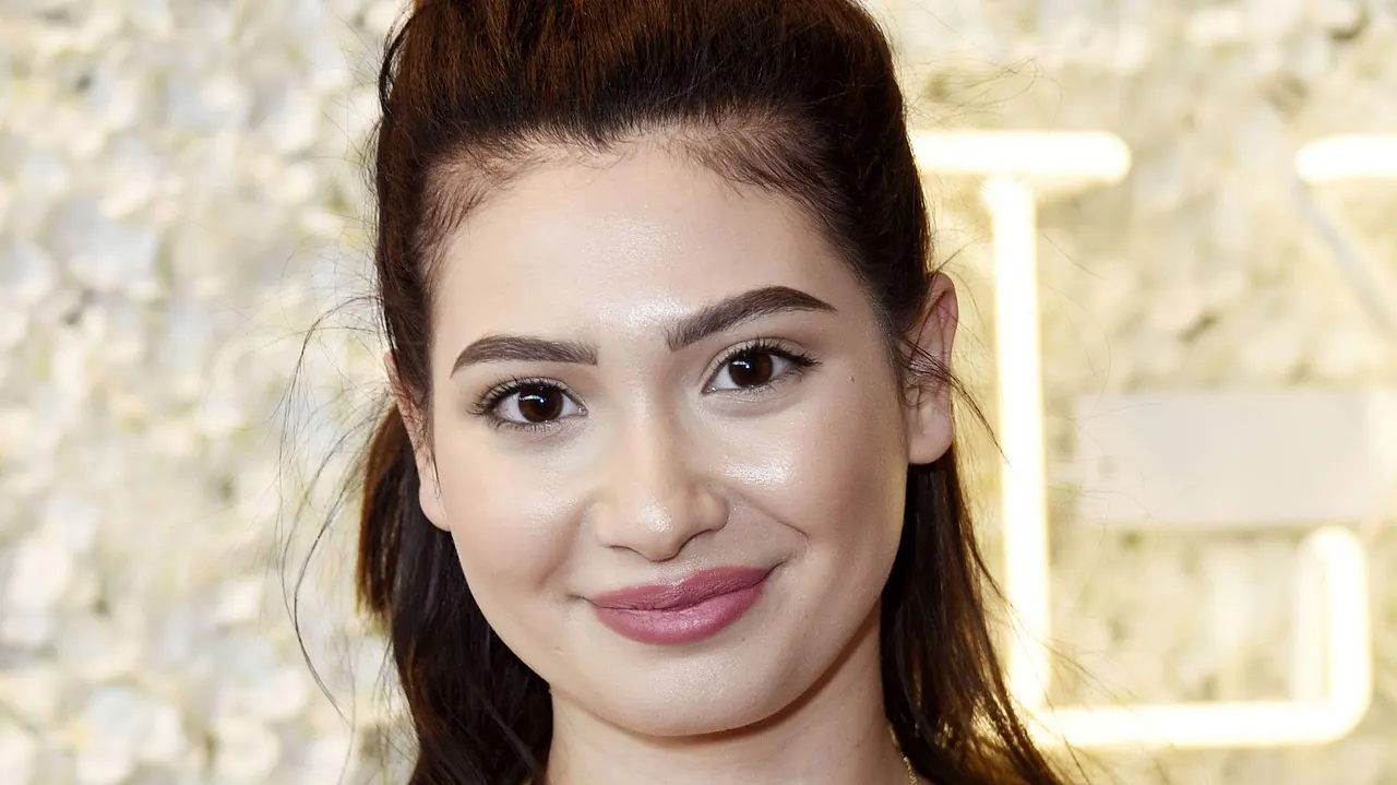Paola Maria leidet unter einer Essstörung Influencerin Paola Maria schaut in die Kamera - Foto: IMAGO / Future Image